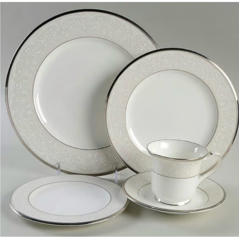 🎉Host Pick‼️Noritake Silver Palace Elegant Pearlized White/Silver 5pc Pc Setting